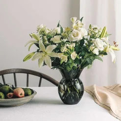 Daisy Vase Røkgrå 21cm -<HADELAND GLASSVERK Hot