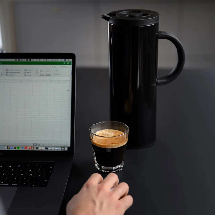 TERMOKANNE SORT 1L CYLINDER<CHRISTIANIA 1739